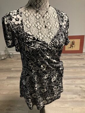 Reitmans Black & White Floral V- Neck Wrap-Front Blouse